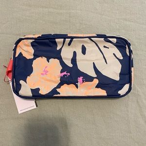 NWT Aloha Splashproof Dopp Kit